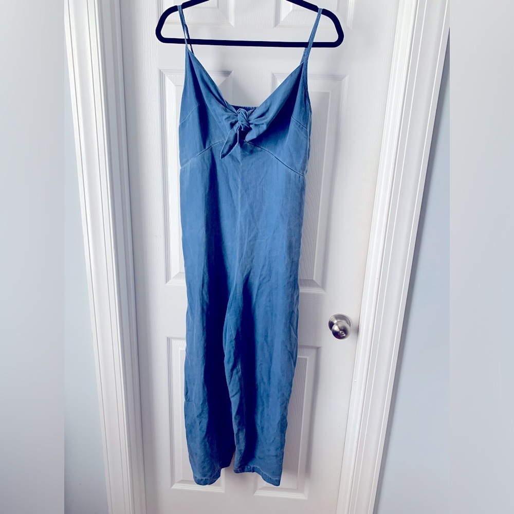 Old Navy Size Medium Sleeveless Tie-Front Tencel Lyocell Chambray Jumpsuit